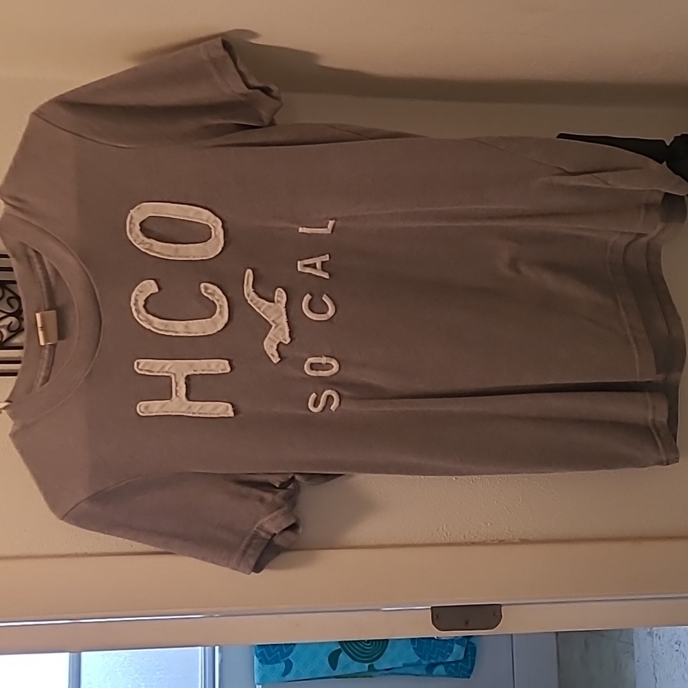 Hollister t shirt